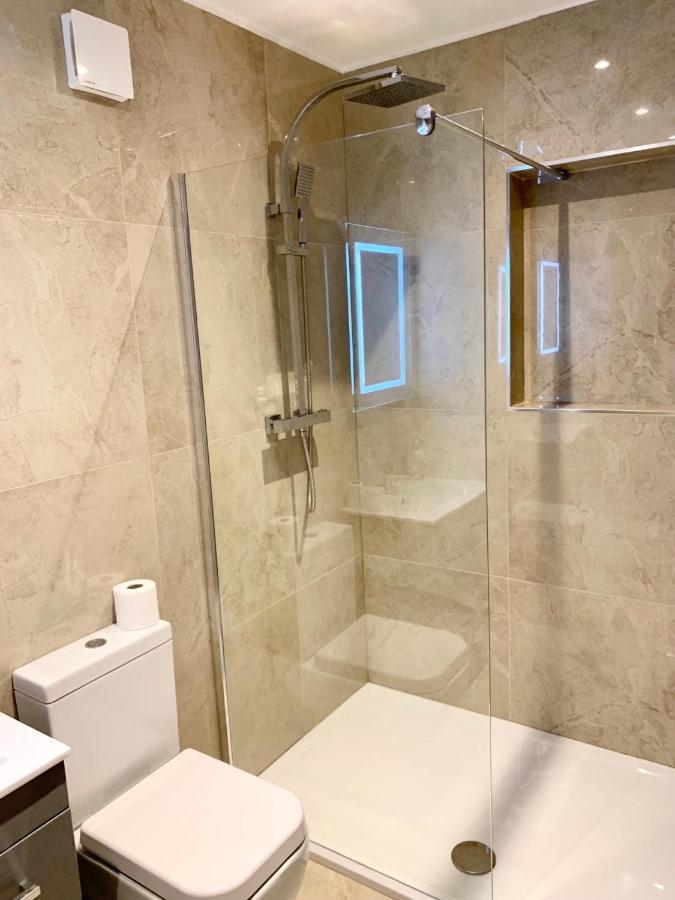 Modern 2 Bedroom Apartment With Private Garden Near Canary Wharf Лондон Экстерьер фото