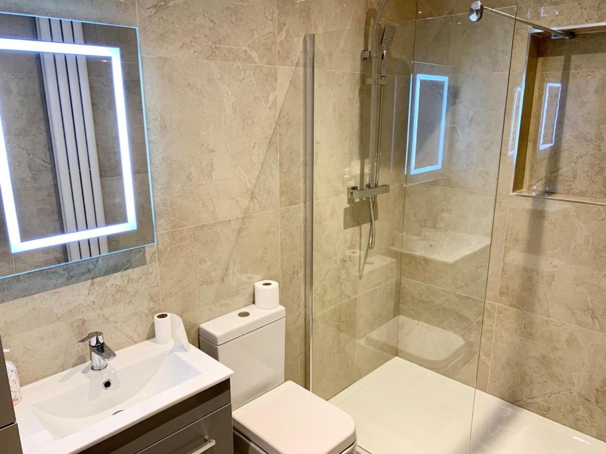 Modern 2 Bedroom Apartment With Private Garden Near Canary Wharf Лондон Экстерьер фото